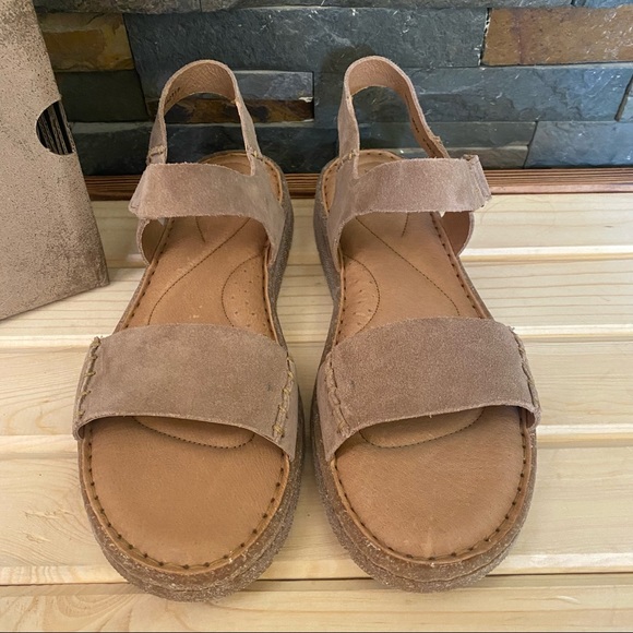 BORN • Madira Sandal in Taupe Suede - New In Box! Size 9 - Picture 3 of 16